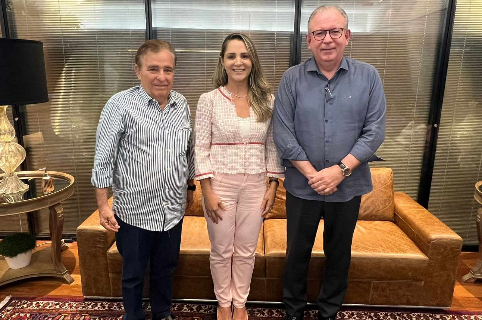 Ricardo Cavalcante recebe nova Presidente do Sindbebidas e Diretoria